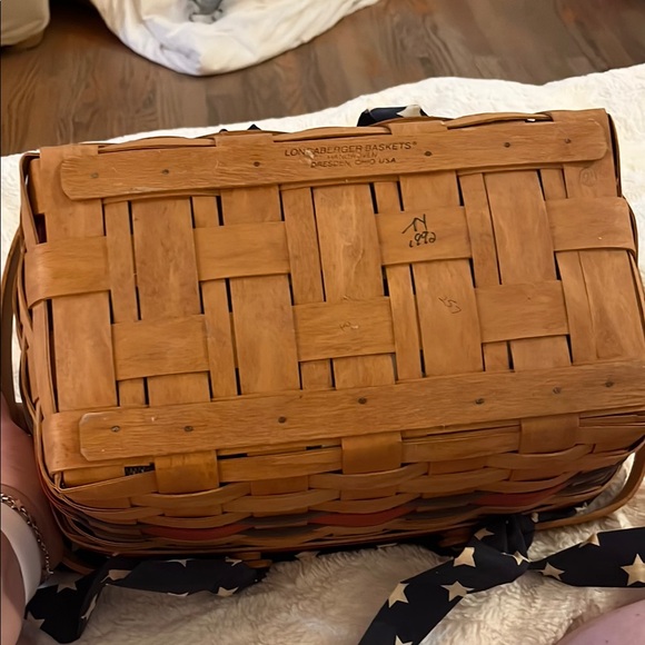 Longaberger 15” l basket with plastic and Stars and Stripes cloth liners. - Picture 6 of 7